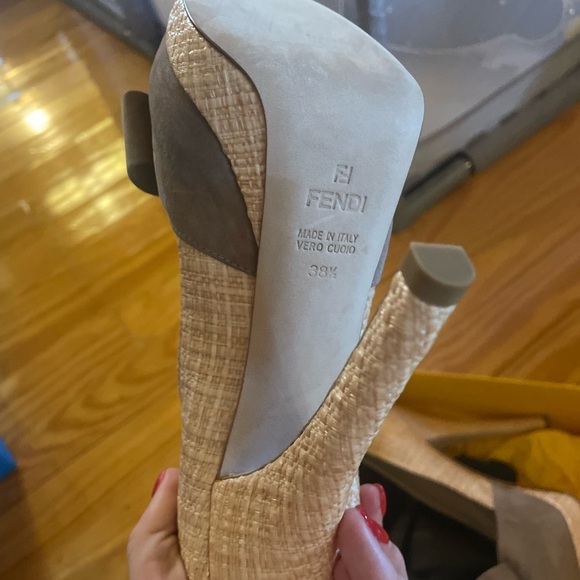 Fendi Tan High-Heeled Platform Shoes with Bow - Picture 6 of 7